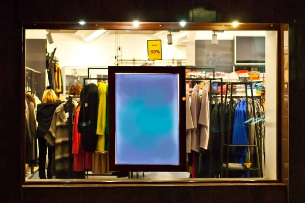 Banner Para Publicidade Uma Vitrine Janela Loja Roupas Assine Placa — Fotografia de Stock