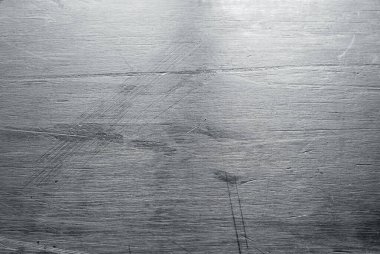 Siyah plastikteki beyaz çizikler ve toz. Snowboard 'daki çizikler çok yakın. Parafin uygulaması ve kayak ekipmanları servisi.