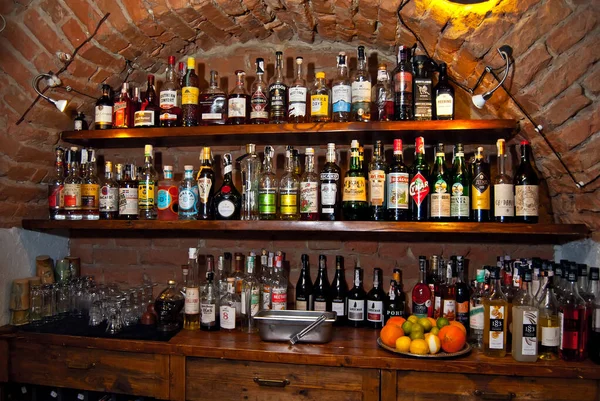 Ucrania Chernivtsi Bar Contrabanda Mayo 2021 Calle Virmenska Muchas Botellas — Foto de Stock