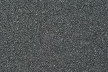 Duvarın dokusu küçük siyah beyaz taşlardan yapılmıştır..