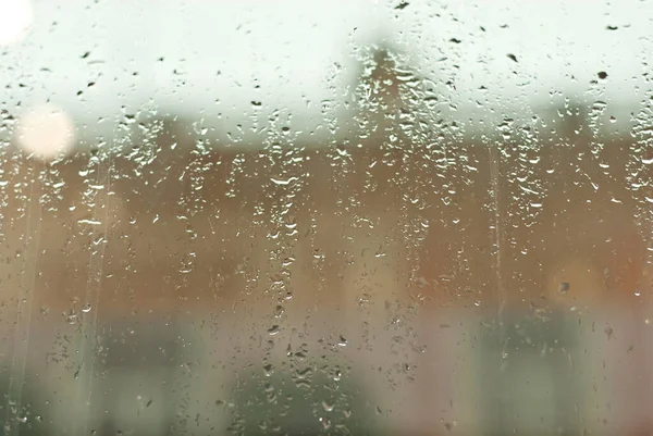 Água Cai Copo Manchas Chuva Janela Gotas Fundo Cidade Turva — Fotografia de Stock