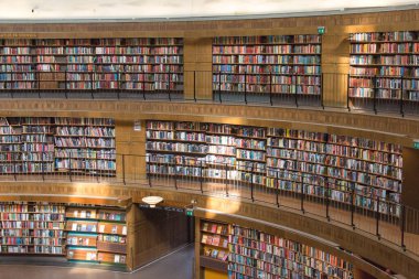 İsveç, Stockholm - 23 Nisan 2019: 23 Nisan 2019 Stockholm, İsveç 'te Ulusal Halk Kütüphanesi' nin iç görünümü.