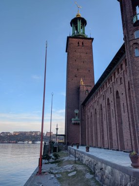 Stockholm, İsveç - 19 Nisan 2019: Stockholm Belediyesi veya Stadshuset 'in 19 Nisan 2019' da İsveç 'teki görüntüsü.