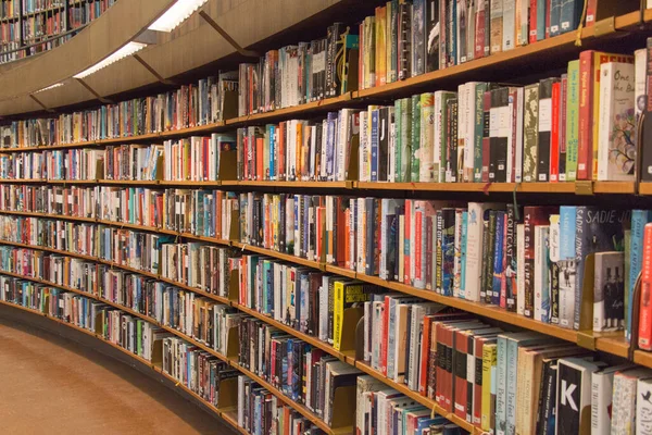 Suecia Estocolmo Abril 2019 Vista Estantería Redonda Biblioteca Pública Nacional —  Fotos de Stock