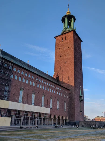 Stockholm, İsveç - 19 Nisan 2019: Stockholm Belediyesi veya Stadshuset 'in 19 Nisan 2019' da İsveç 'teki görüntüsü.