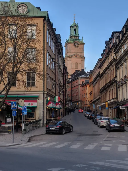 Suécia Estocolmo Abril 2019 Vista Uma Rua Com Catedral Storkyrkan — Fotografia de Stock
