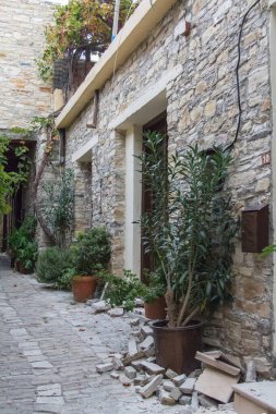 Pano Lefkara, Kıbrıs - 14 Ekim 2019: Kıbrıs Rum Kesimi 'nin Pano Lefkara kentindeki tipik sokak manzarası.