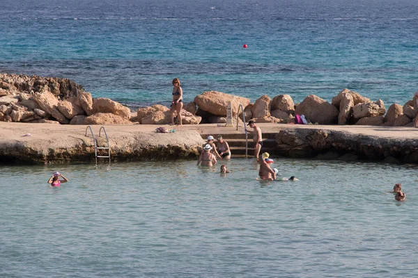 Larnaca Cyprus October 2019 View People Bathing Natural Lagoon Sea — 图库照片