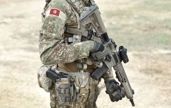Солдат Штурмовой Винтовкой Флагом Туниса Военной Форме Коллаж — стоковое фото