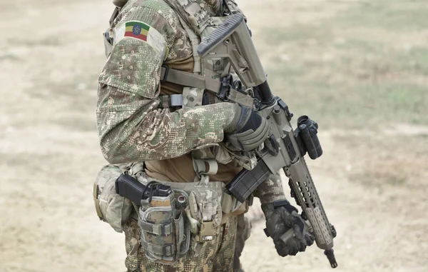 Солдат Штурмовою Гвинтівкою Прапором Ефіопії Військовій Формі Колаж — стокове фото