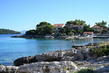 Korcula, Hırvatistan - 27 Ağustos 2025: Hırvatistan 'ın Korcula adasında Prizba Köyü