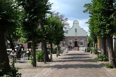 Hollanda, Waterland 'da Broek - 25 Ağustos 2024: Amsterdam' ın yaklaşık 8 km kuzeydoğusunda yer alan Waterland köyünde Broek.