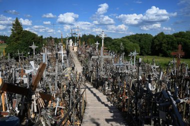 Siauliai, Litvanya - 22 Temmuz 2024: Haçlar Tepesi (Kryziu kalnas).