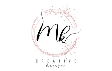 El yazısıyla yazılmış MK M K harfi logosu. Pembe pırıltılı parlak daireler. M ve K harfleriyle dekoratif vektör çizimi.