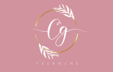 Harflerin logosu altın çember şeklinde ve dalların üzerinde beyaz yapraklar var. Kişisel markalaşma, iş, çevre dostu veya doğal ürünler için C ve G harfleriyle vektör illüstrasyonu.