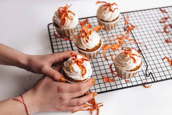 Woman Hands Put Carrot Cupcakes Dried Carrot Chips Metal Grate — Stock Photo, Image