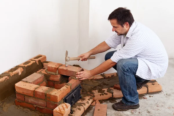 Costruire un riscaldatore della Massoneria - inizio — Stockfoto