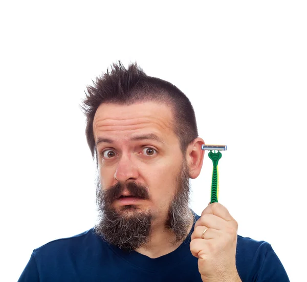 Чоловік здивований ефективністю запобіжної бритви — стокове фото