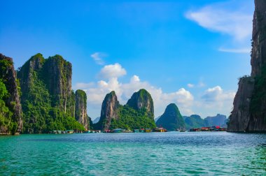 Halong Bay rock Islands yakınındaki kayan Köyü