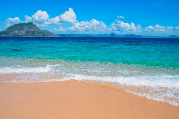 Tropische zandstrand — Stockfoto