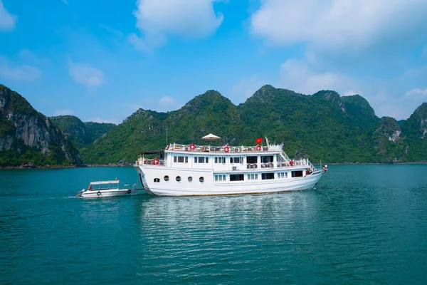 Cruise boat in Halong Bay Royalty Free Stock Photos