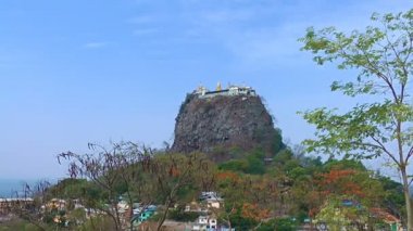 Mount Popa üzerine Manastırı