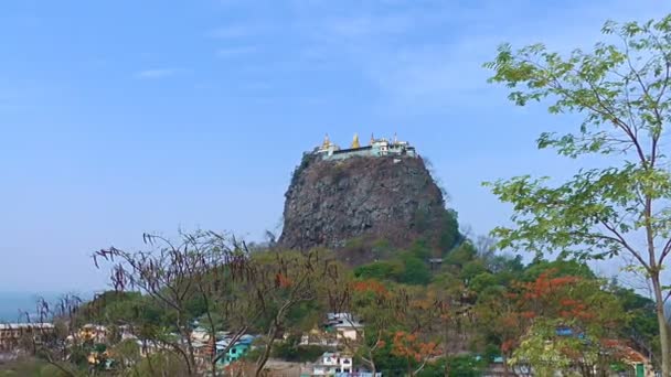 Kolostor tetején Mount Popa — Stock videók