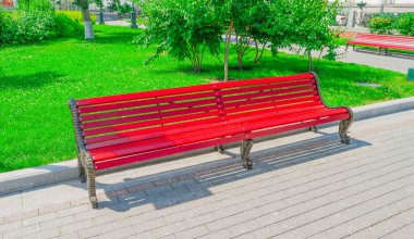 kırmızı ahşap Bank