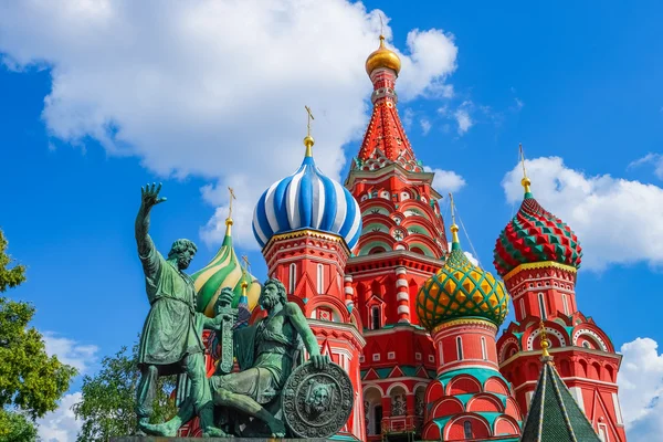 Cathédrale Saint Basile sur la Place Rouge à Moscou — Photo