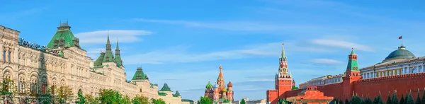 Kremlin van Moskou en rood vierkant, panorama — Stockfoto