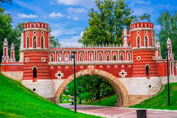 Hermoso puente antiguo en Tsaritsyno, Moscú — Foto de Stock