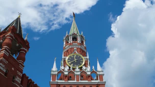 Torre Spasskaya del Kremlin de Moscú en Rusia — Vídeos de Stock