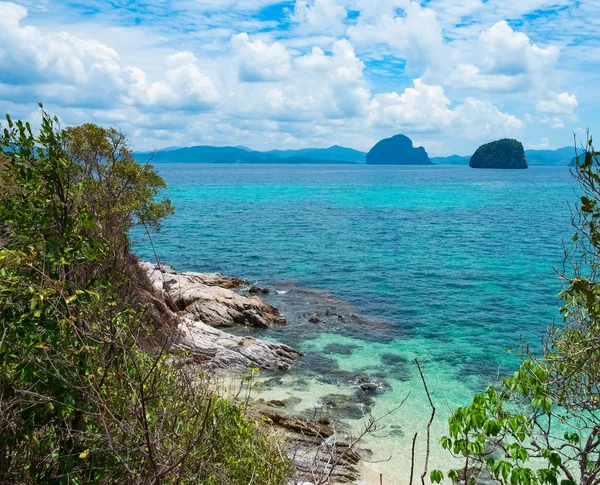 Scenic view of sea bay and rock islands — Stock Photo, Image