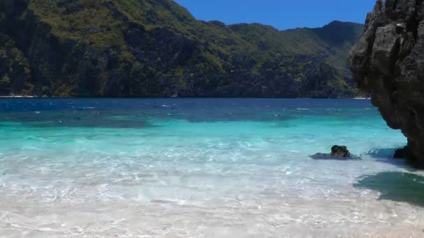 Playa tropical de arena blanca — Vídeo de stock