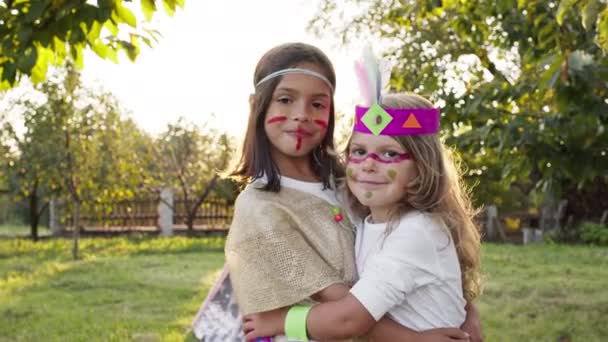 Two Little Girls In Indian Costumes Stand Hugging Each Other. — Stock Video