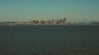 Seattle, WA - 25 Temmuz 2020. Şehrin yüzen tekneden görünüşü.