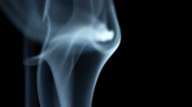 dumanı siyah arkaplanda.