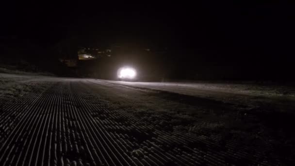 Snowcat in the night — Stock Video