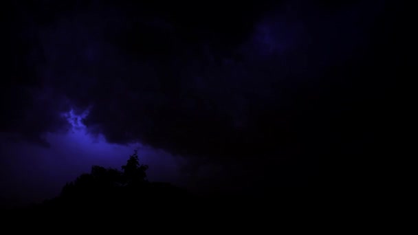 Onweer en bliksem in de nacht — Stockvideo