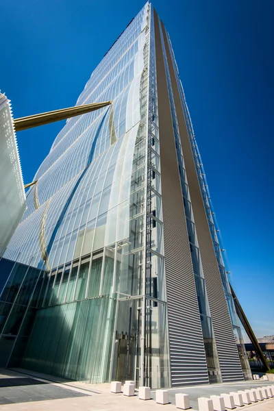 Milano, Italien - maj 04 2016: Citylife Milano Allianz Tower designad av arkitekterna Arata Isozaki och Andrea Maffei på Citylife area — Stockfoto