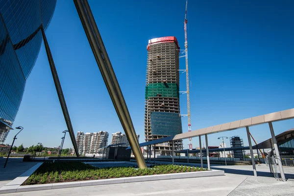 MILANO, ITALIA - 04 MAGGIO 2016: CityLife Milano Costruzione torre Generali progettata da Zaha Hadid — Foto Stock