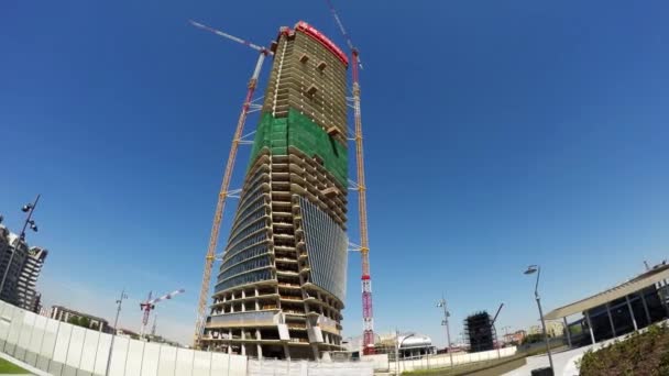 Milano, Italien-maj 04, 2016: Generali tower tomt, nya moderna skyskraporna i Citylife affärsdistrikt, i Milano. — Stockvideo