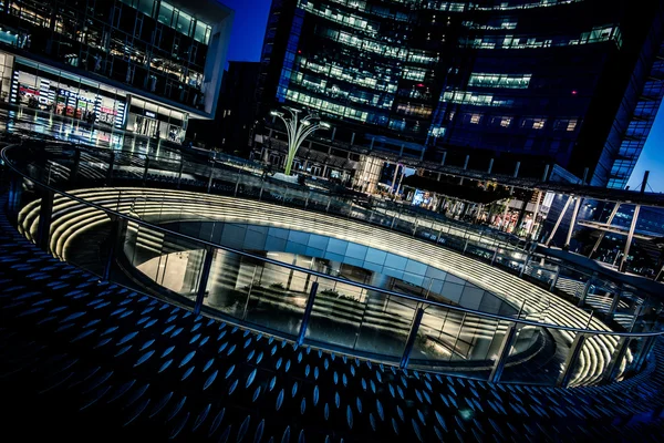 MILÁN, ITALIA - 04 DE MAYO DE 2016: Milán Porta Garibaldi district.Piazza Gae Aulenti.Escena nocturna . — Foto de Stock