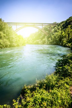 Eski demir köprü Nehri