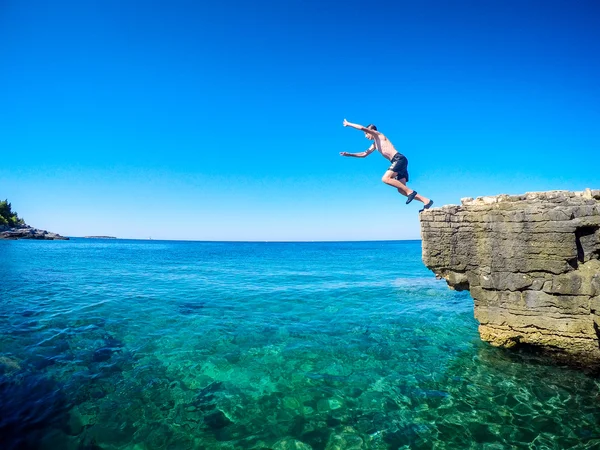 Saltando al mar — Foto de Stock