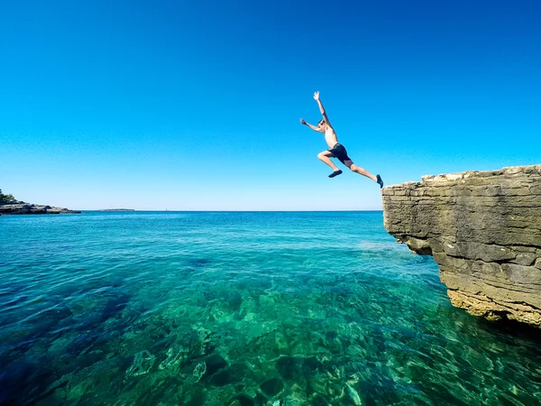 Springen in naar de zee — Stockfoto