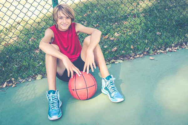 Guy basketball player — Stock Photo, Image