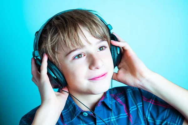 Kind Luisteren Naar Muziek Met Hoofdtelefoon Hobby Levensstijl — Stockfoto