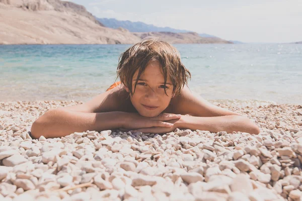 Bambino sulla spiaggia — Foto Stock