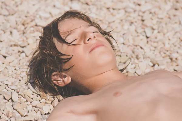 Bambino sulla spiaggia — Foto Stock